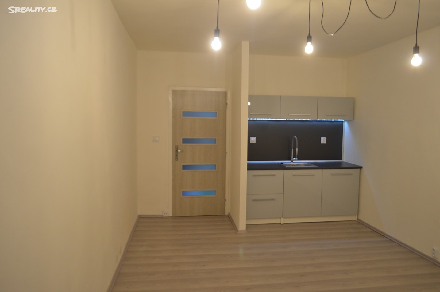 Pronájem bytu 1+kk 29 m², Na Obvodu, Ostrava - Vítkovice