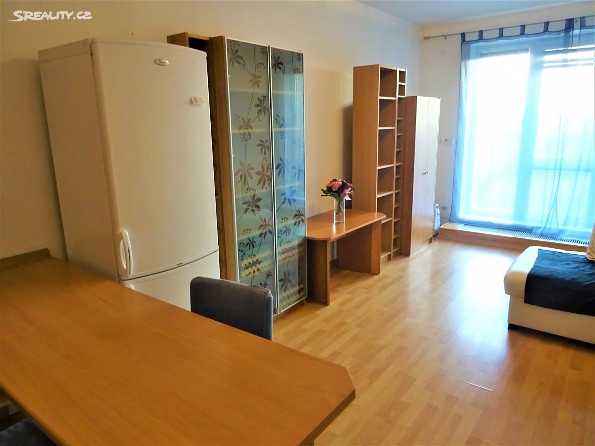 Pronájem bytu 1+kk 35 m², Wiesenthalova, Praha 5 - Řeporyje