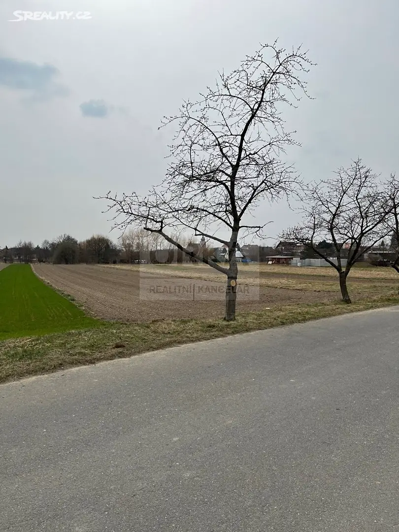 Prodej  stavebního pozemku 2 500 m², Velký Újezd, okres Olomouc