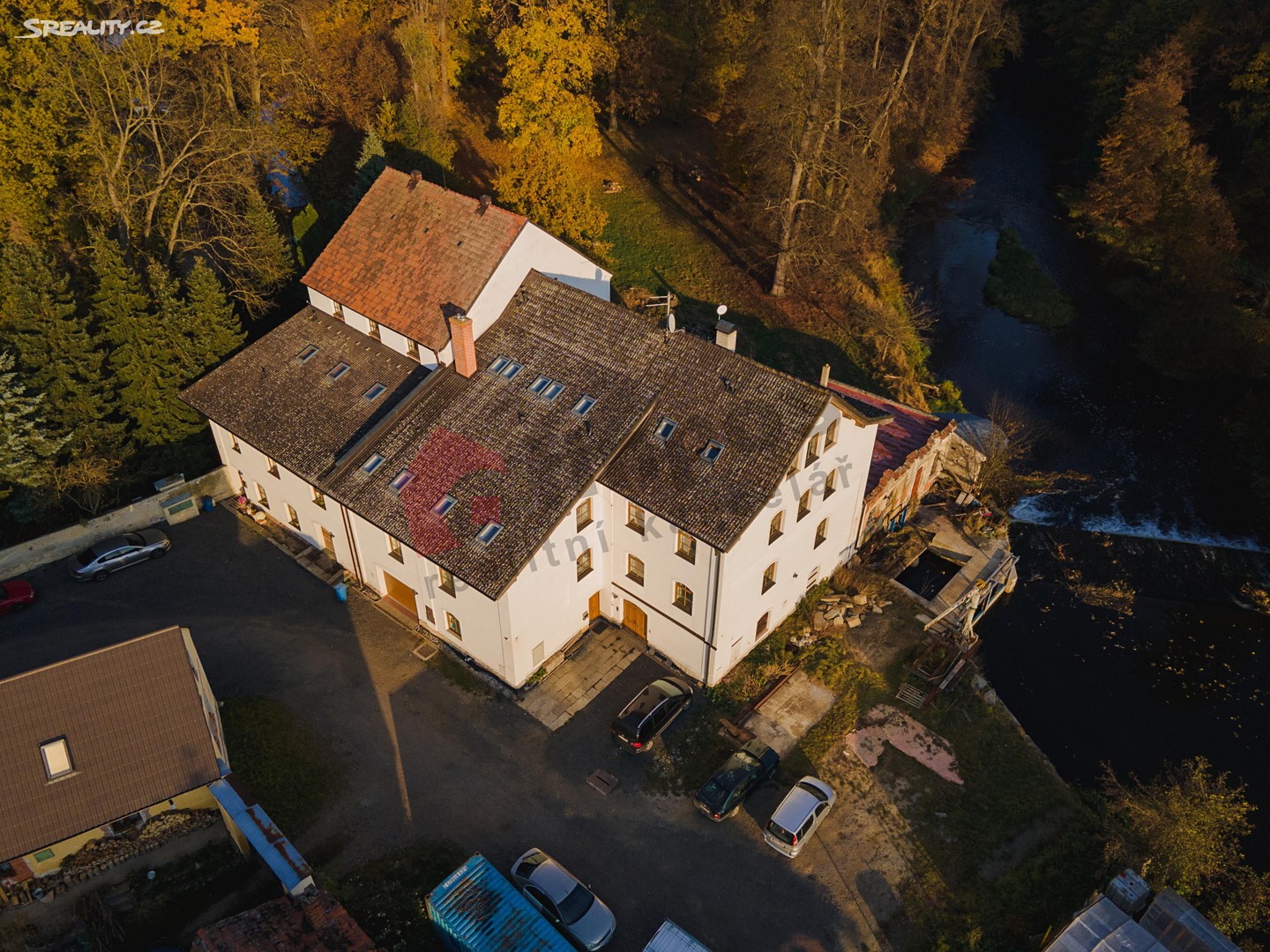 Prodej  rodinného domu 1 500 m², pozemek 724 m², Lužany, okres Plzeň-jih