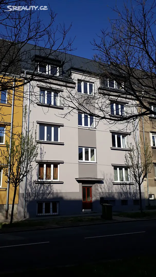 Pronájem bytu 2+kk 60 m² (Podkrovní), třída Spojenců, Opava - Předměstí
