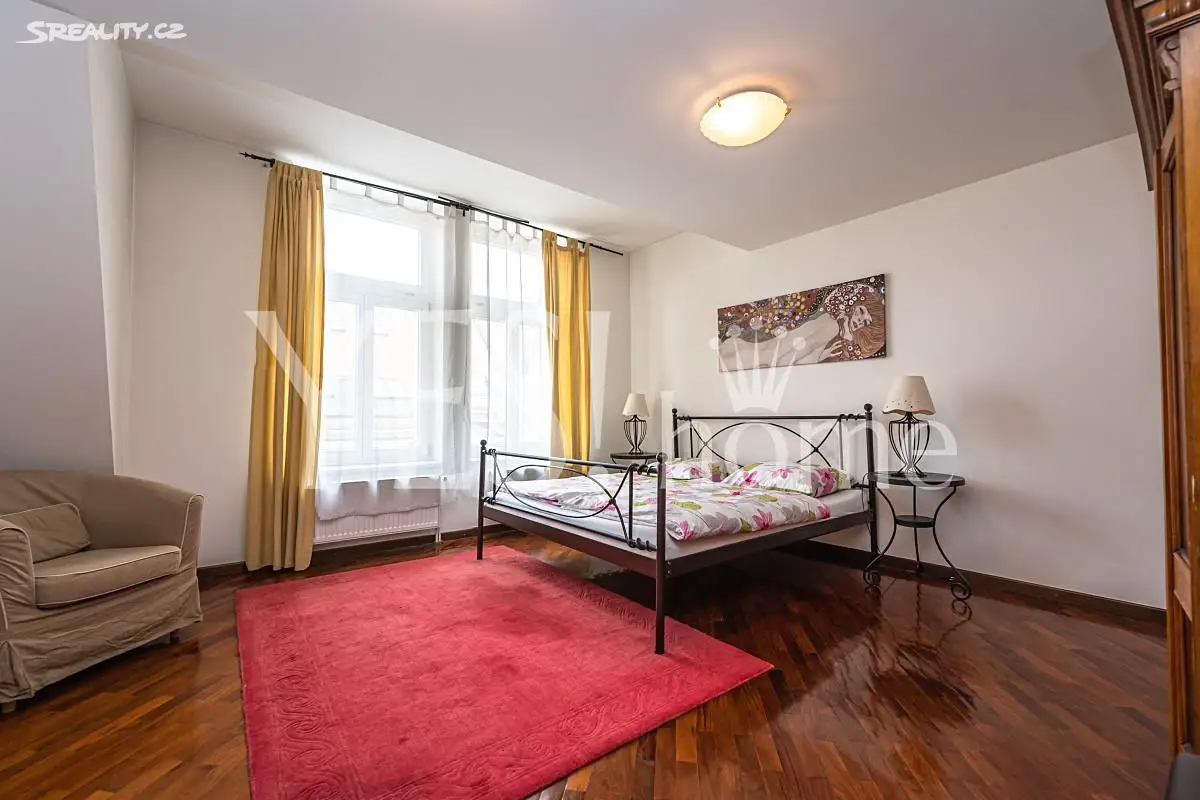 Pronájem bytu 2+kk 67 m² (Podkrovní), Bílkova, Praha 1 - Staré Město