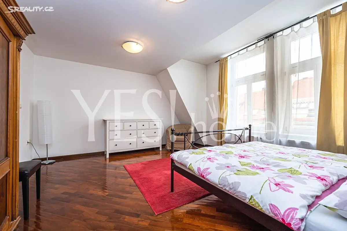 Pronájem bytu 2+kk 67 m² (Podkrovní), Bílkova, Praha 1 - Staré Město