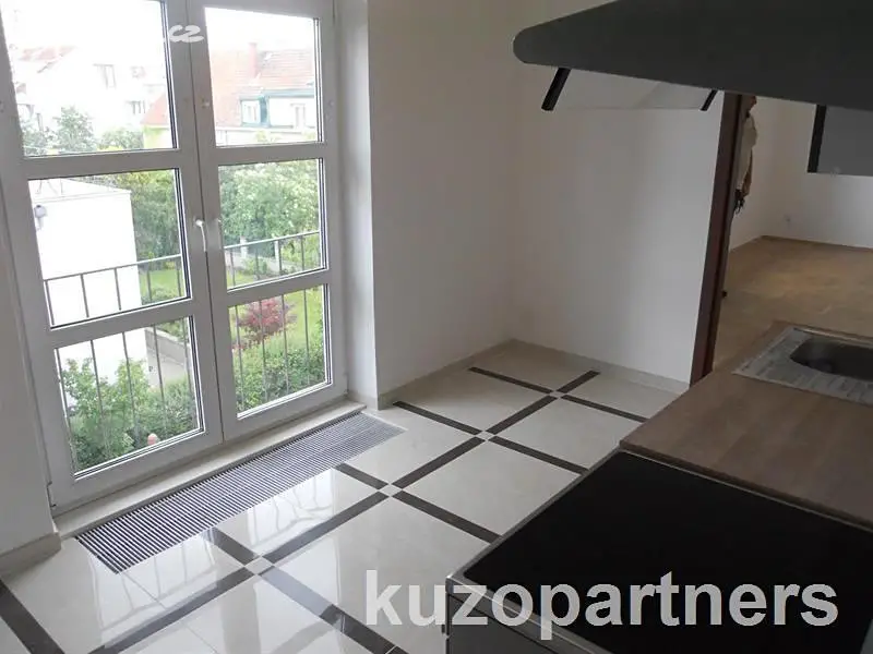 Pronájem bytu 3+1 80 m², Karafiátová, Praha 10 - Záběhlice