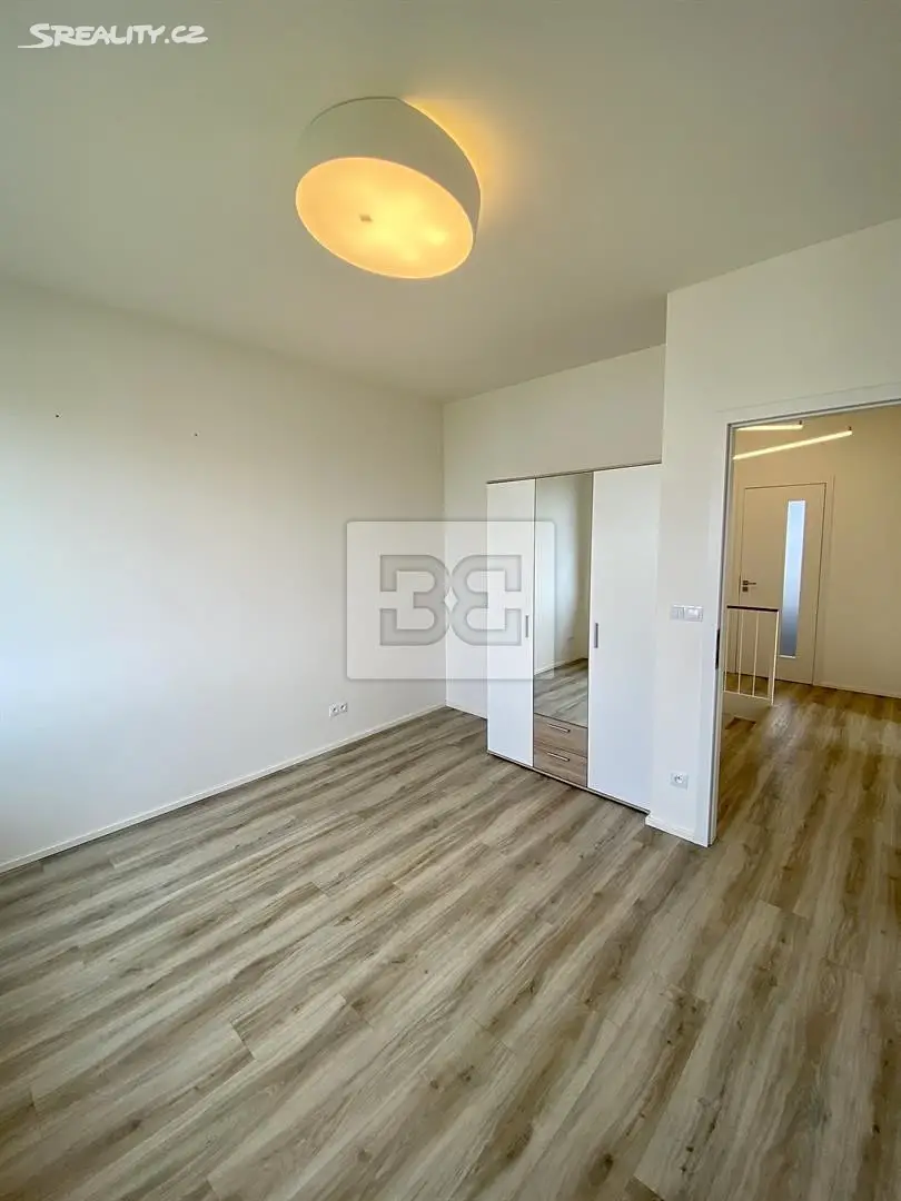 Pronájem  rodinného domu 142 m², pozemek 360 m², Johanitská, Praha 8 - Březiněves