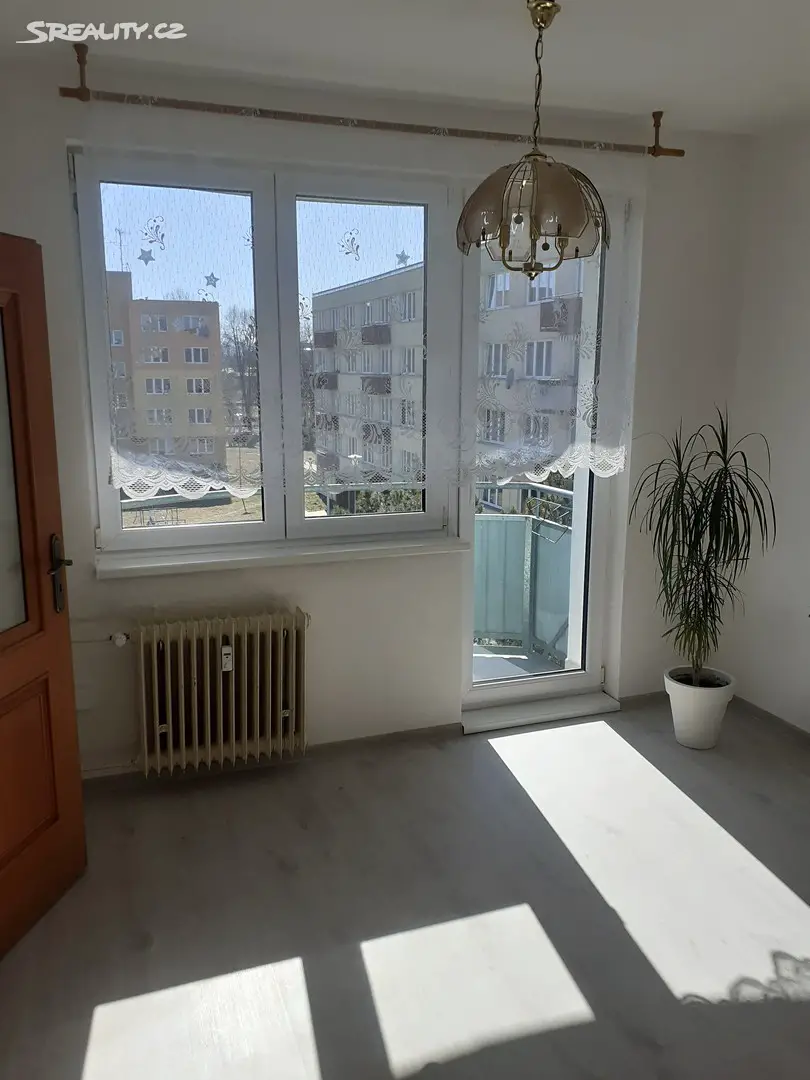 Pronájem bytu 1+1 38 m², Sídliště na Sadech, České Velenice
