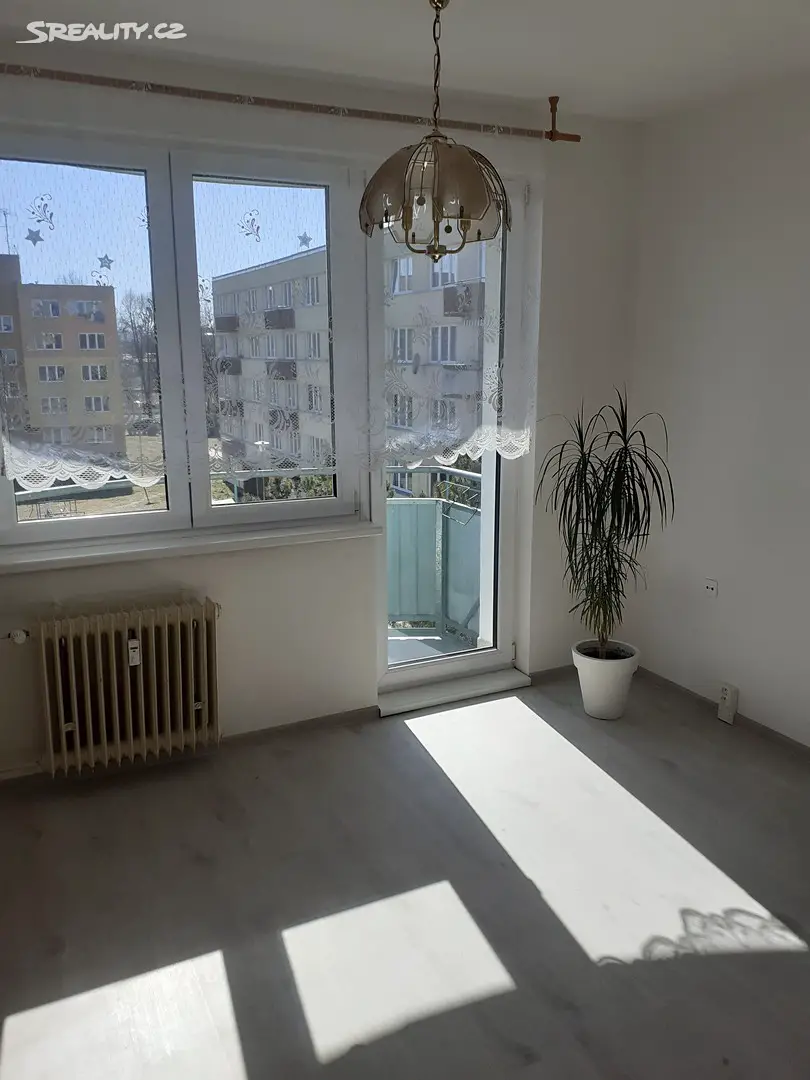 Pronájem bytu 1+1 38 m², Sídliště na Sadech, České Velenice