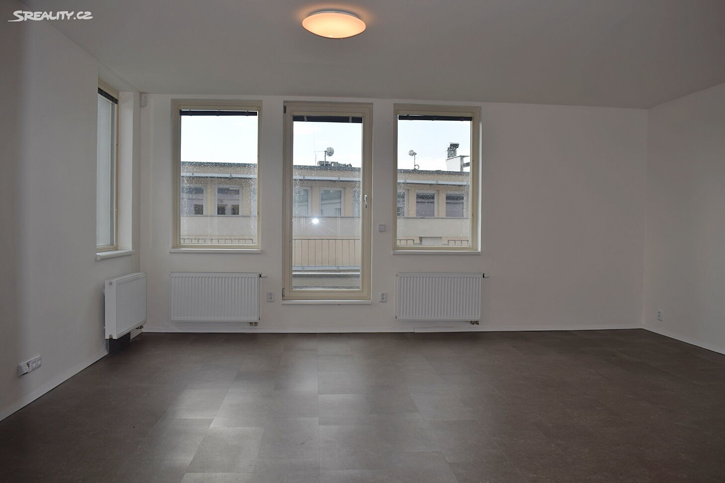 Pronájem bytu 1+kk 35 m², U Trati, Praha 10 - Strašnice