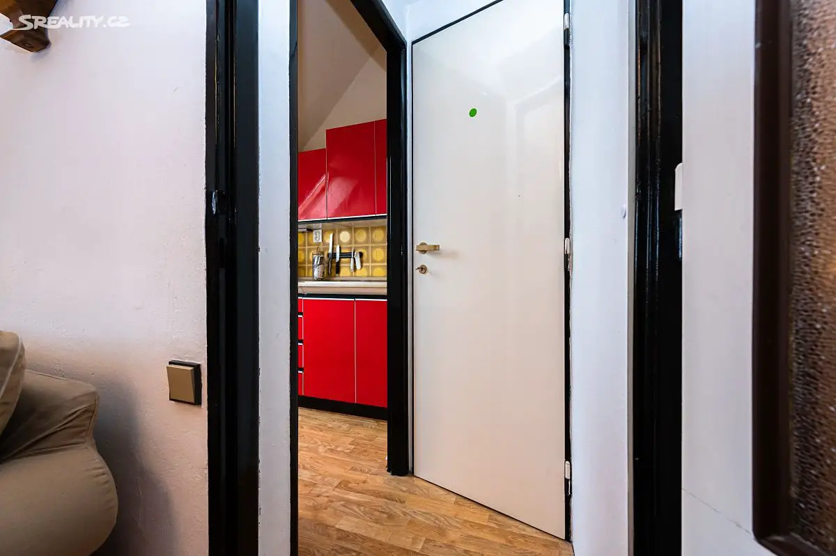 Pronájem bytu 2+kk 40 m² (Podkrovní), Praha 6 - Střešovice