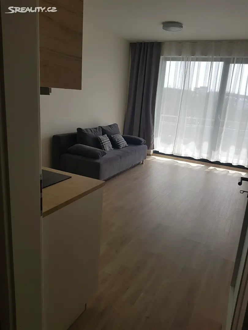 Pronájem bytu 1+kk 37 m², Svatošových, Praha 9 - Vysočany