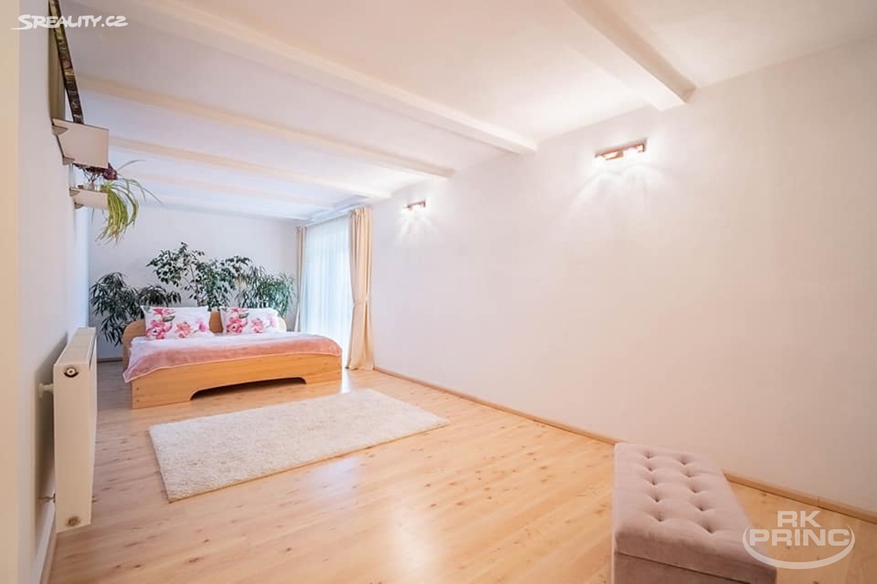 Prodej  rodinného domu 265 m², pozemek 905 m², Měchenice, okres Praha-západ