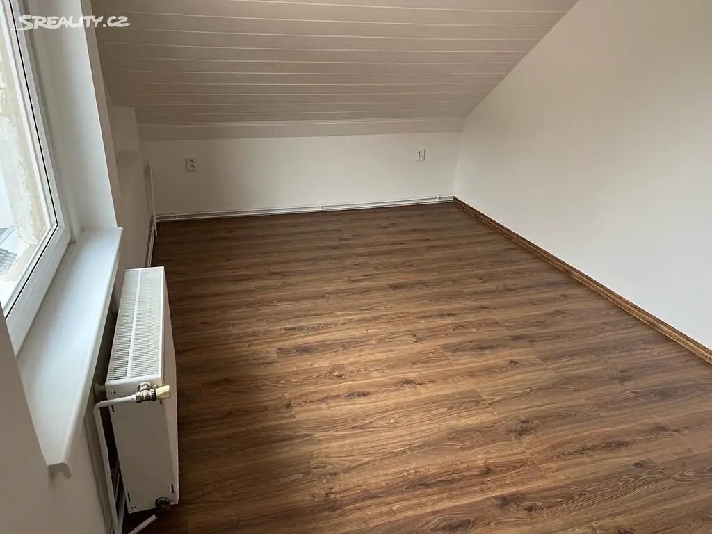 Pronájem bytu 4+1 105 m² (Podkrovní), Krušnohorská, Dubí