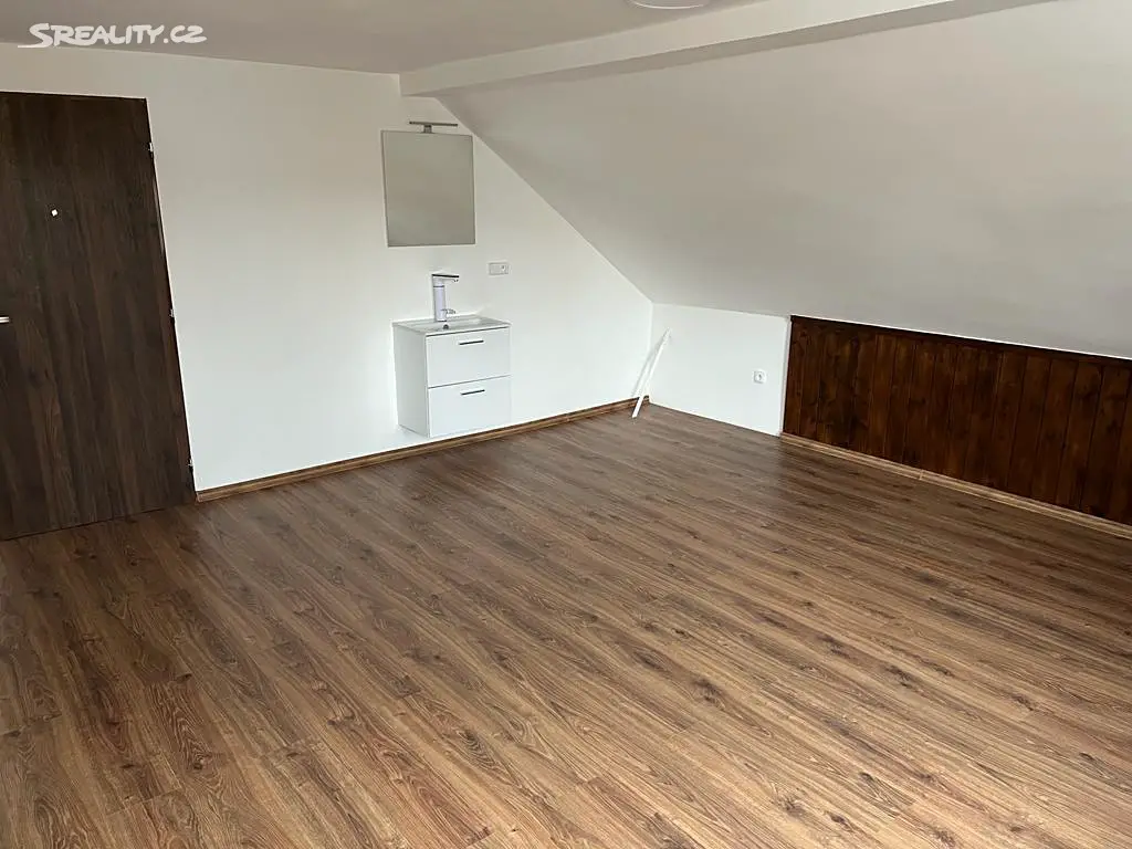 Pronájem bytu 4+1 105 m² (Podkrovní), Krušnohorská, Dubí