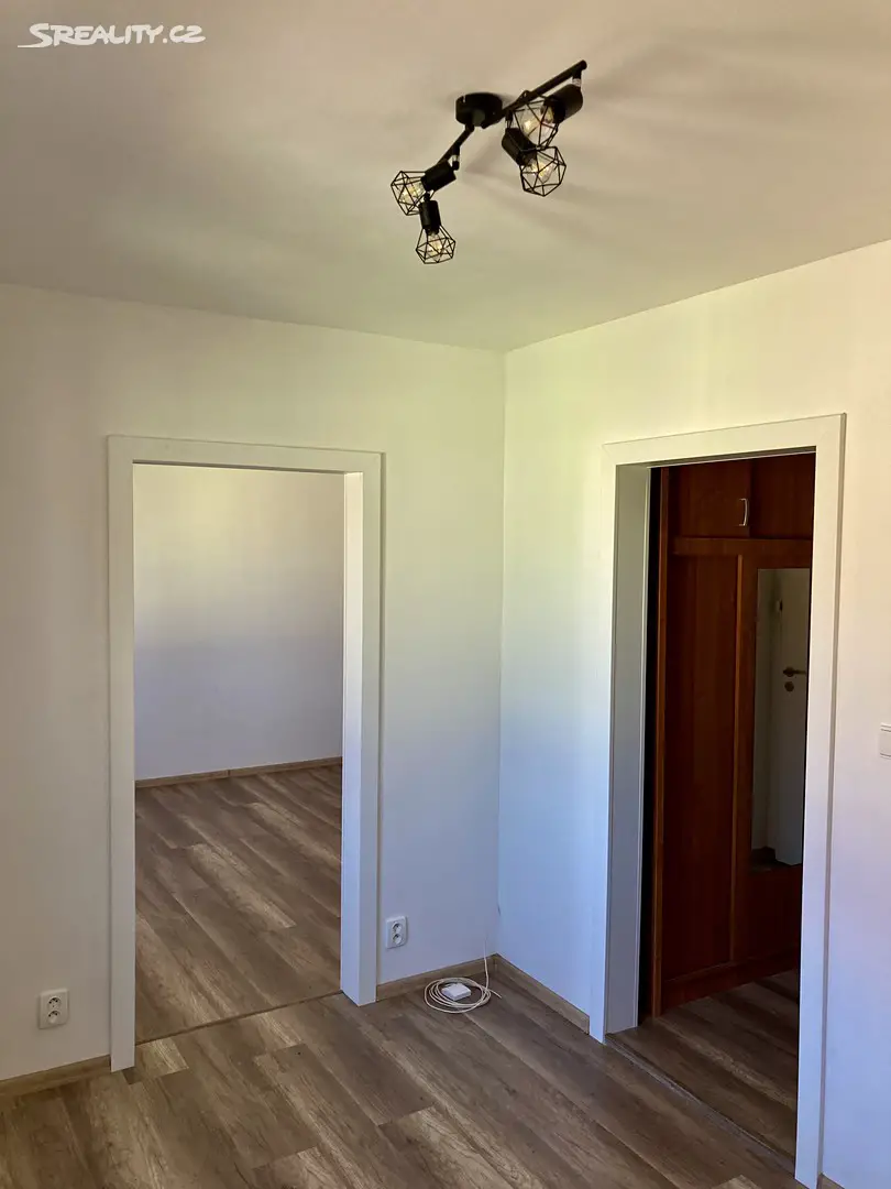 Pronájem bytu 1+1 35 m², Závodu míru, Karlovy Vary - Stará Role