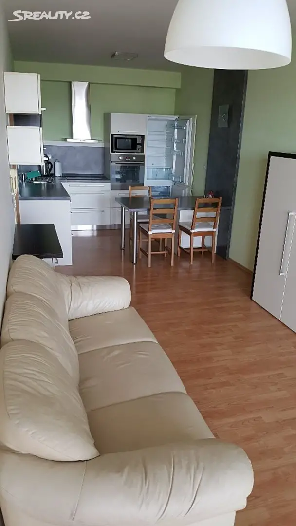Pronájem bytu 1+kk 40 m², Labská louka, Hradec Králové - Třebeš