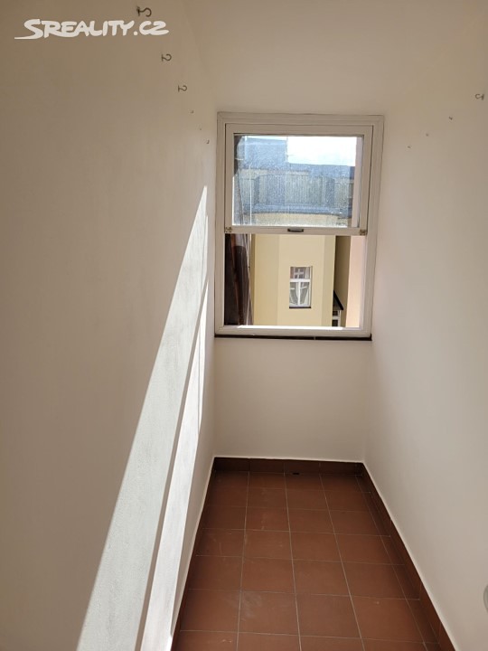 Pronájem bytu 1+kk 30 m² (Podkrovní), Heřmanova, Praha - Holešovice