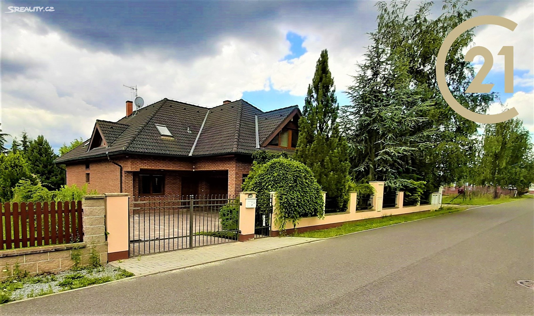 Pronájem  rodinného domu 312 m², pozemek 886 m², Čapkova, Černošice