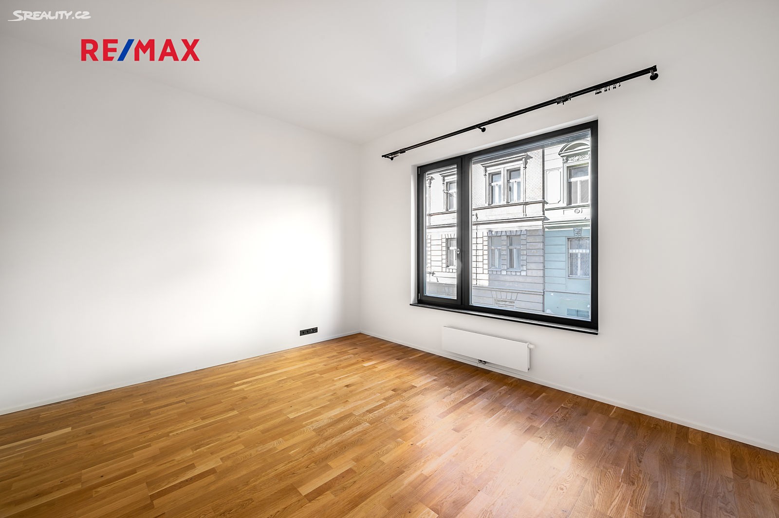 Prodej bytu 1+kk 30 m², Grafická, Praha 5 - Smíchov