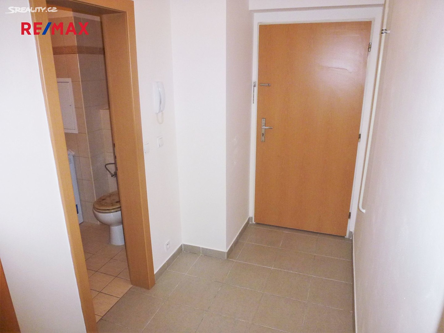 Pronájem bytu 1+kk 36 m², Pelušková, Praha 9 - Kyje