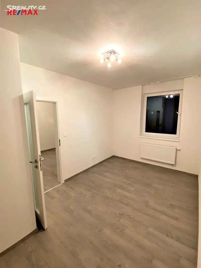 Pronájem bytu 2+kk 42 m², Poděbradova, Plzeň - Jižní Předměstí