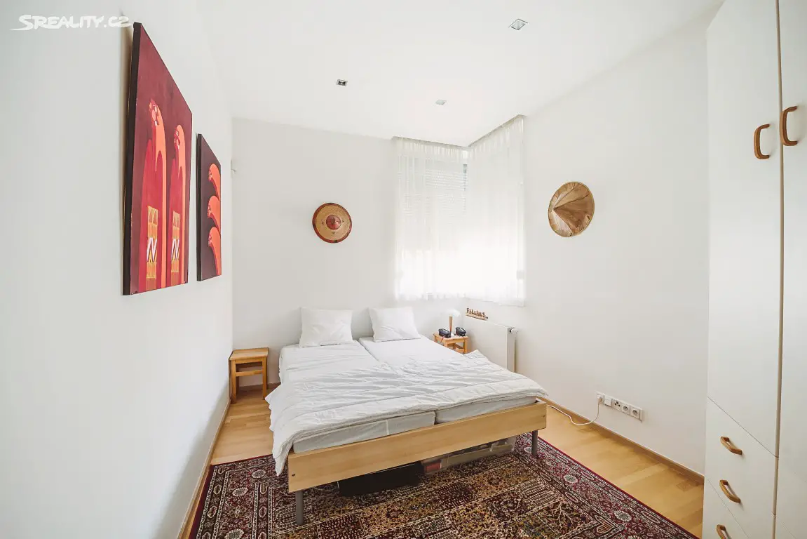 Pronájem bytu 4+1 180 m², V tišině, Praha 6 - Bubeneč