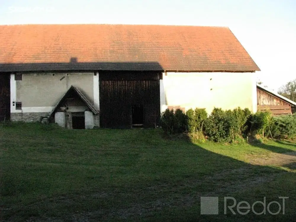 Prodej  zemědělské usedlosti 1 000 m², pozemek 25 503 m², Slapsko, okres Tábor