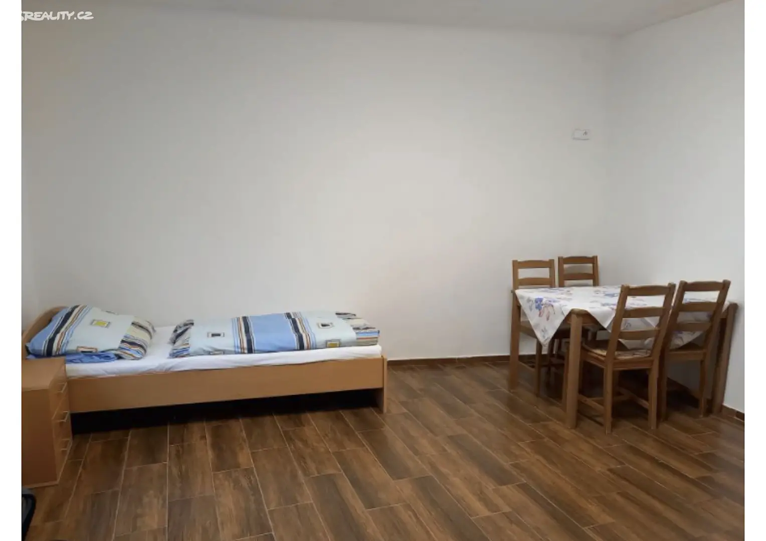 Pronájem bytu 1+kk 38 m², Klecany, okres Praha-východ