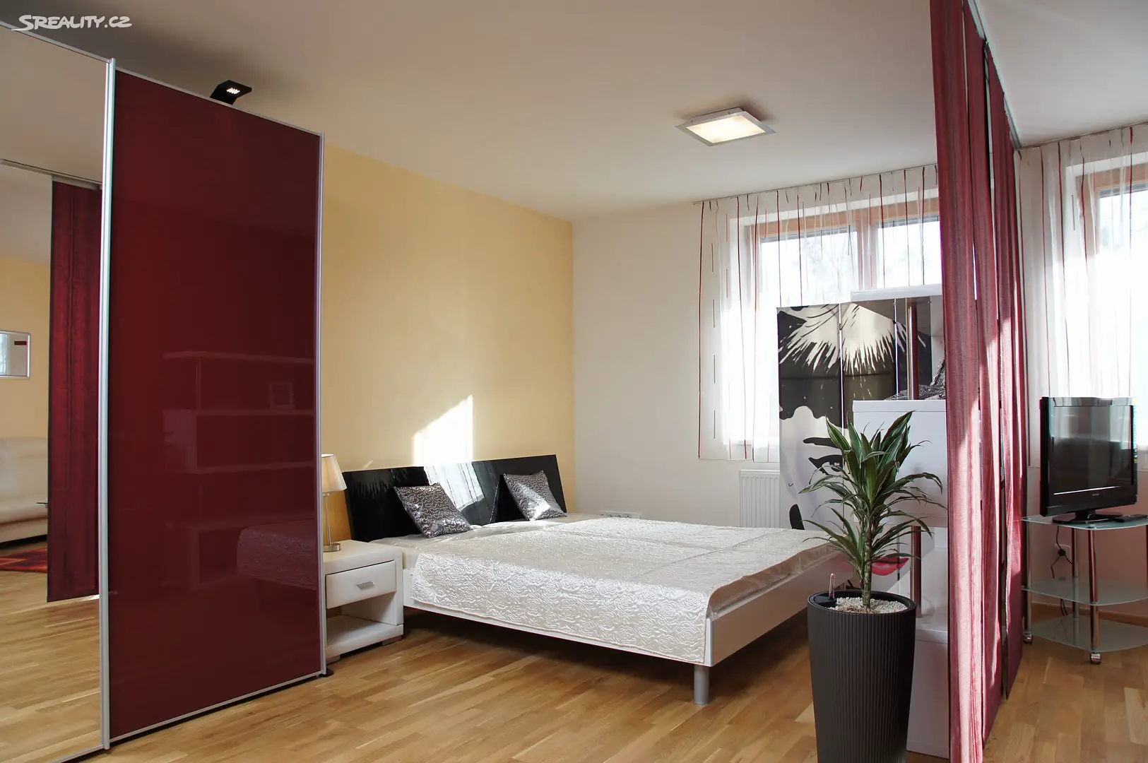 Pronájem bytu 1+kk 48 m², Družstevní ochoz, Praha 4 - Nusle