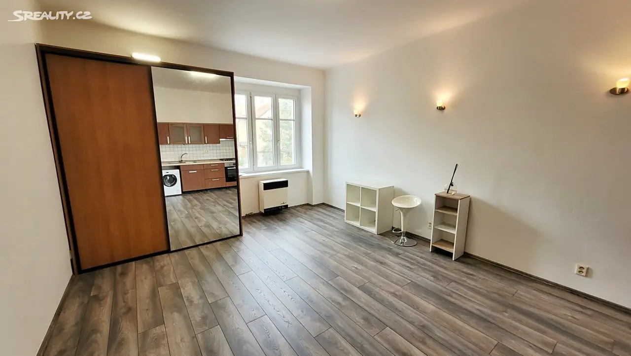 Pronájem bytu 1+kk 31 m², Černokostelecká, Praha 10 - Strašnice
