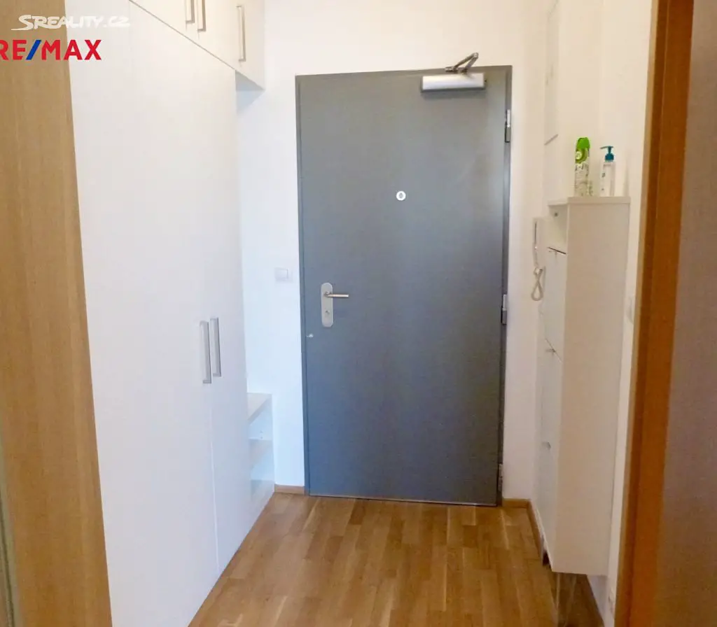 Pronájem bytu 1+kk 42 m², Korunní, Praha 10 - Vinohrady