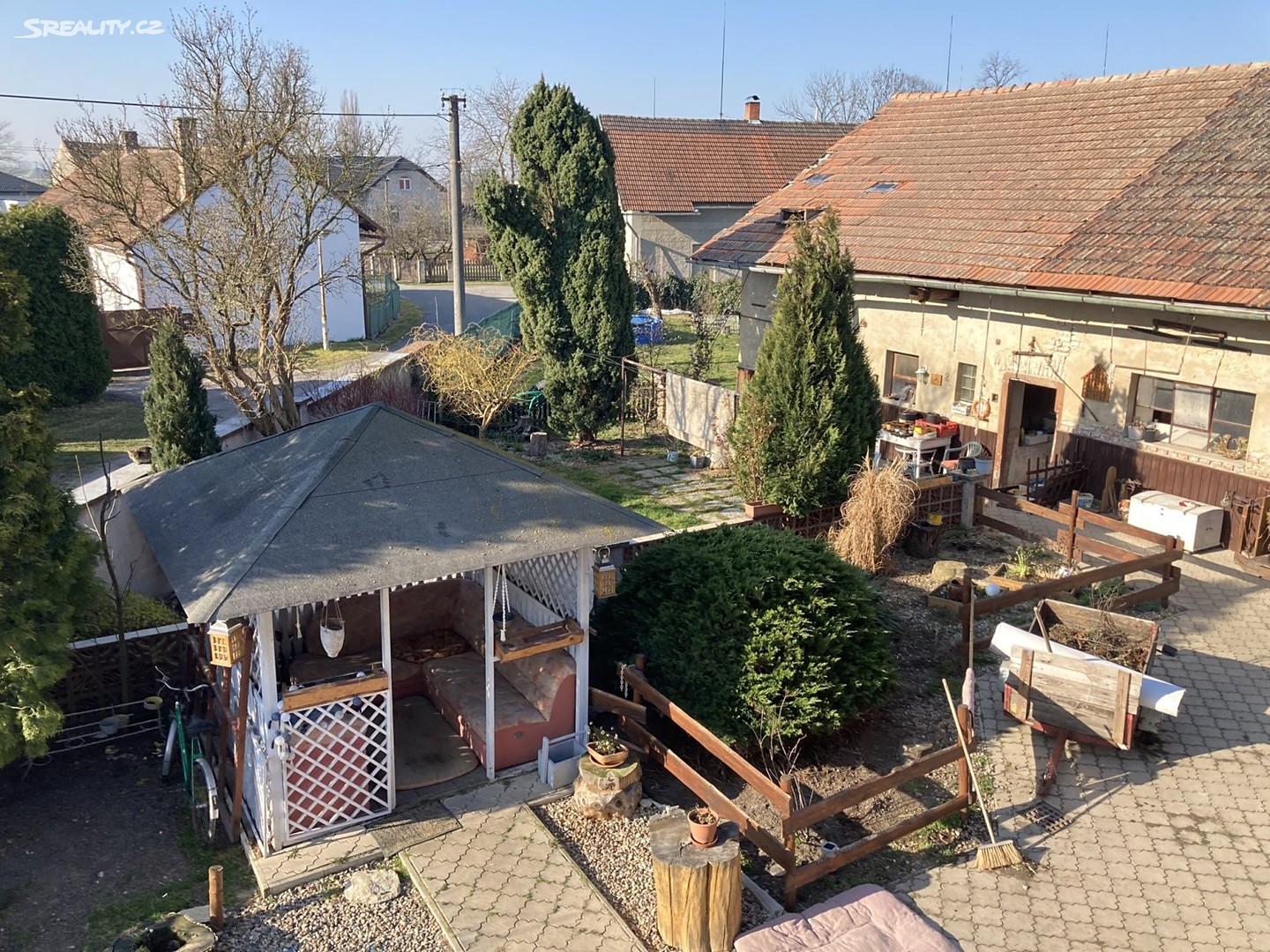 Prodej  rodinného domu 590 m², pozemek 1 100 m², Dolní Roveň - Horní Roveň, okres Pardubice