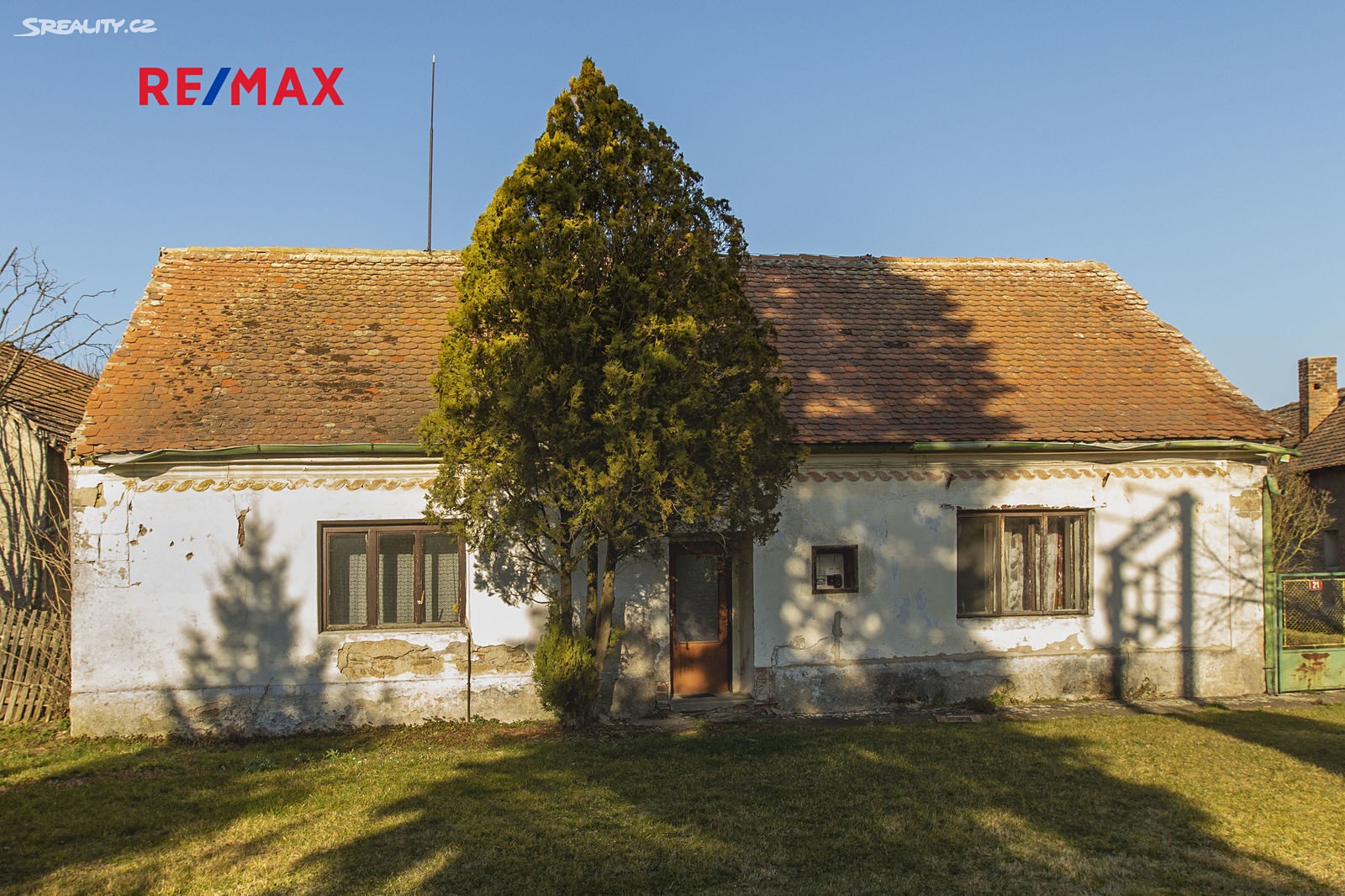 Prodej  rodinného domu 1 129 m², pozemek 1 129 m², Jeníkovice, okres Pardubice