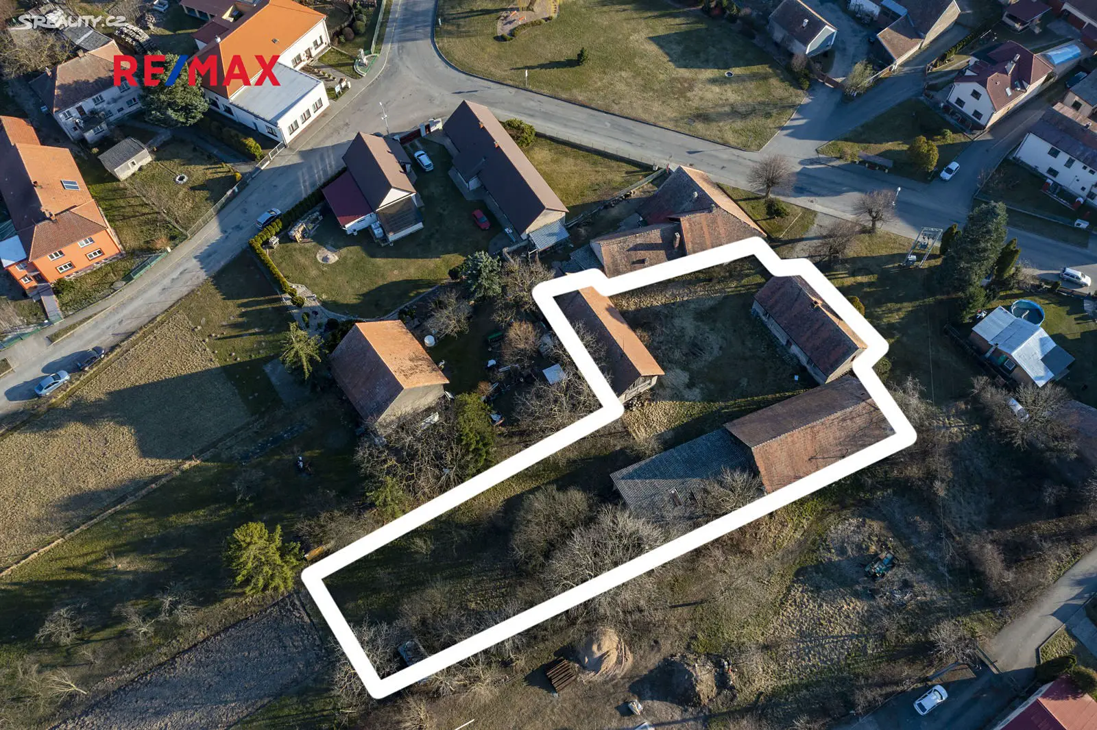 Prodej  rodinného domu 1 129 m², pozemek 1 129 m², Jeníkovice, okres Pardubice