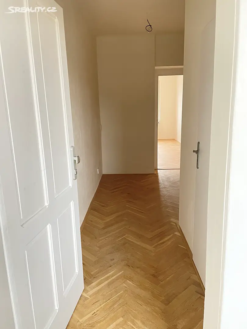 Pronájem bytu 1+1 32 m², U Královské louky, Praha 5 - Smíchov