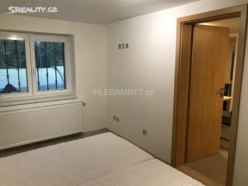 Pronájem bytu 2+1 58 m², Starochodovská, Praha 4 - Chodov