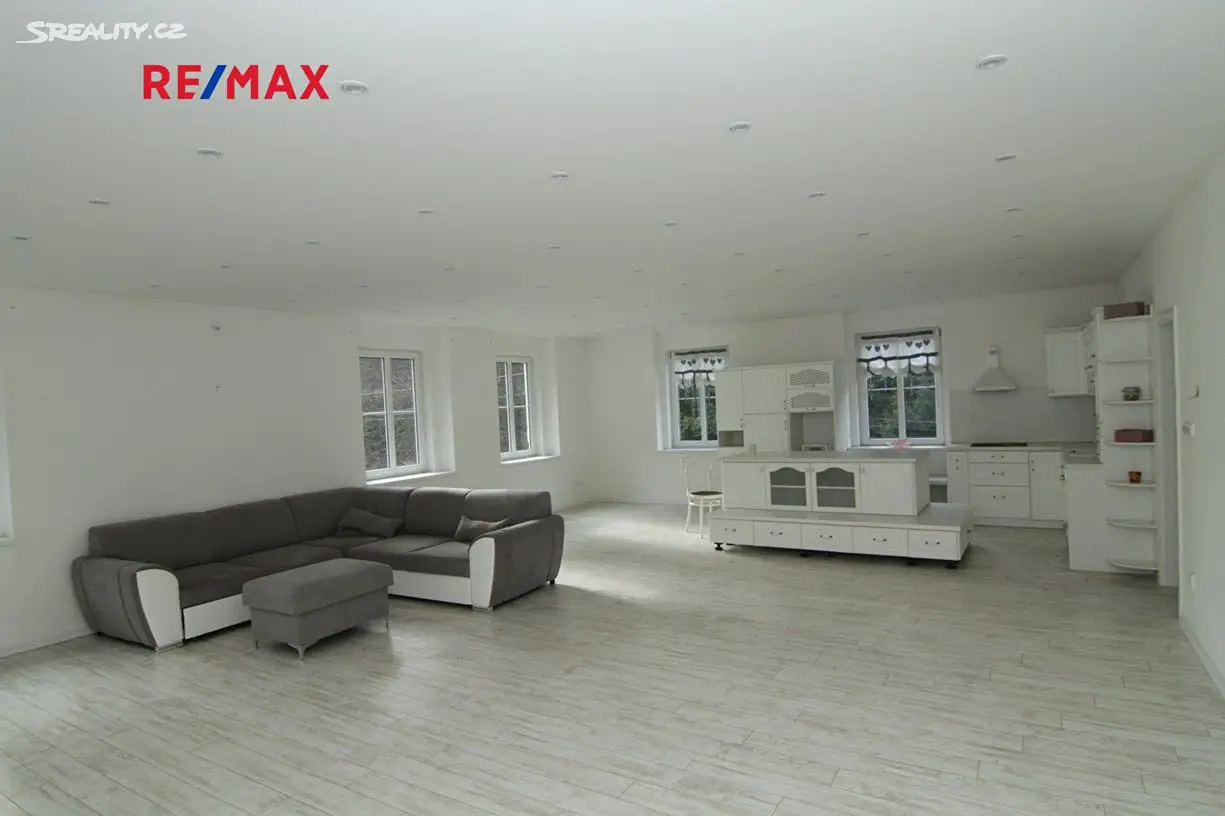 Prodej  rodinného domu 320 m², pozemek 1 720 m², Loket - Údolí, okres Sokolov