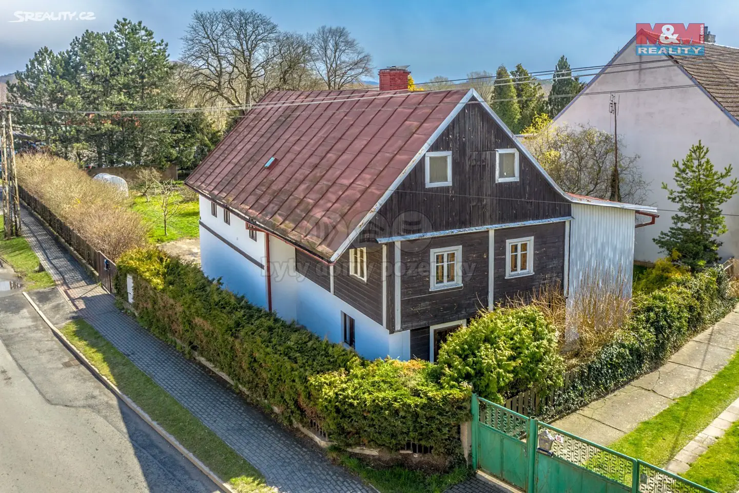 Prodej  rodinného domu 220 m², pozemek 1 135 m², Jestřebí, okres Česká Lípa