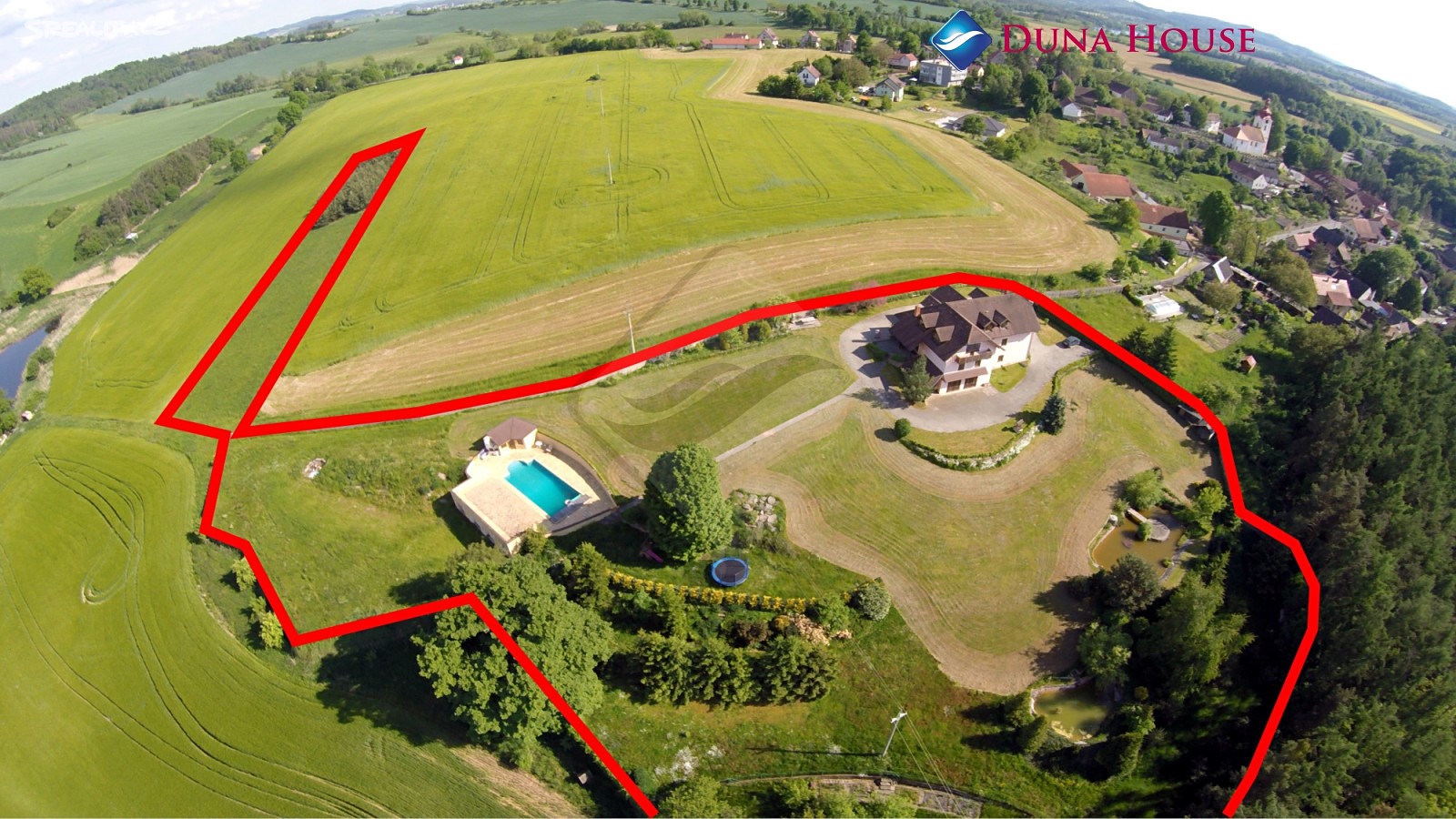 Prodej  rodinného domu 660 m², pozemek 9 562 m², Nalžovice - Chlum, okres Příbram