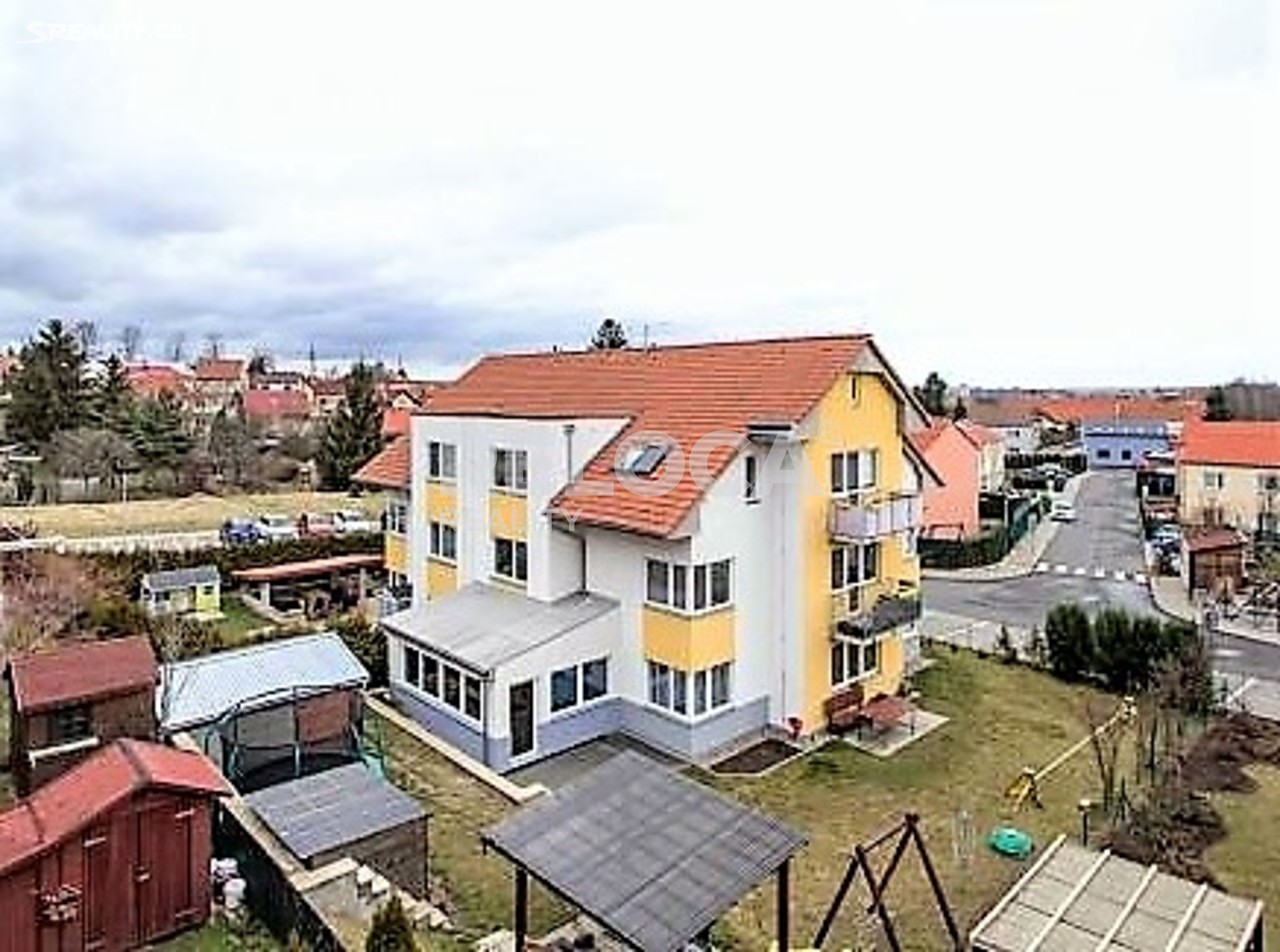 Pronájem bytu 3+kk 94 m², U Potoka, Jinočany