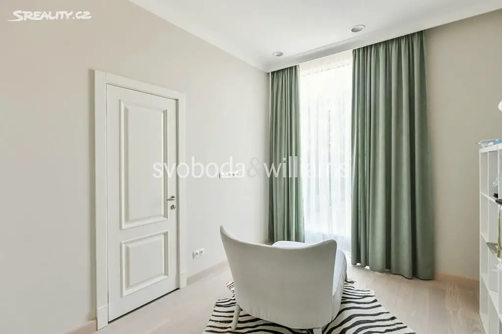 Prodej bytu 6 pokojů a více 546 m², V Podhoří, Praha 7 - Troja