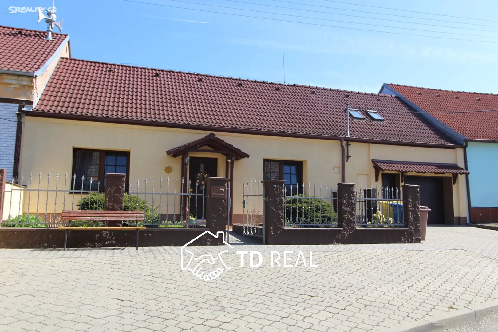 Prodej  rodinného domu 390 m², pozemek 972 m², Pohořelice - Smolín, okres Brno-venkov