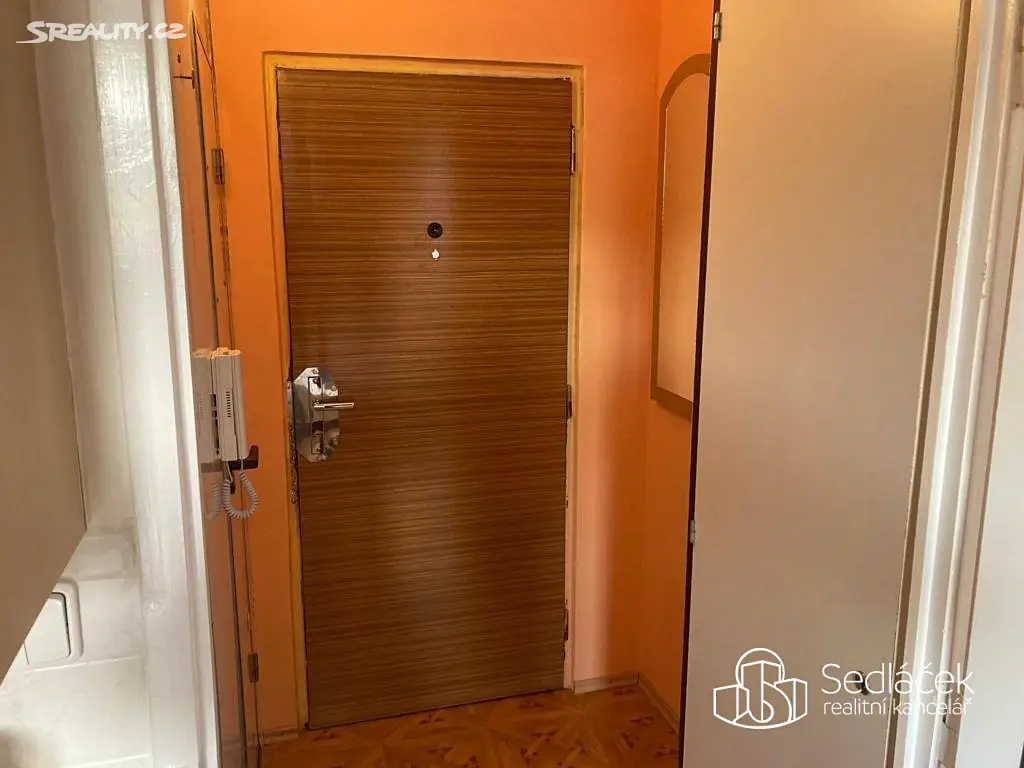 Prodej bytu 1+1 38 m², B. Smetany, Kraslice