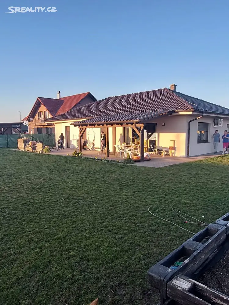 Prodej  rodinného domu 280 m², pozemek 1 300 m², Malešovice, okres Brno-venkov