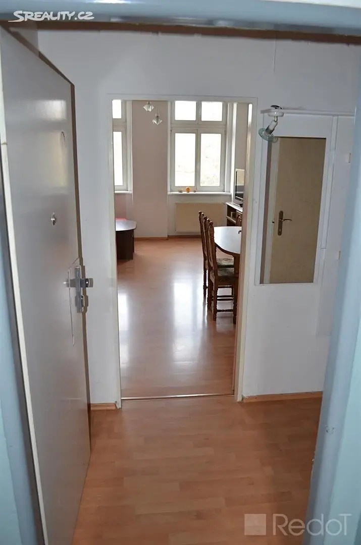 Pronájem bytu 3+1 84 m², náměstí Republiky, Karlovy Vary