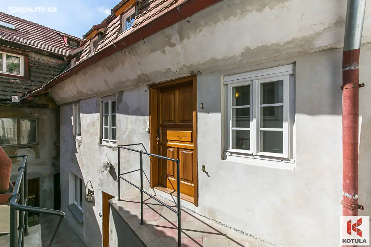 Pronájem bytu 1+kk 24 m², U Zlaté studně, Praha 1 - Malá Strana