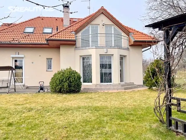 Pronájem  rodinného domu 200 m², pozemek 683 m², V pěšinkách, Praha 8 - Březiněves