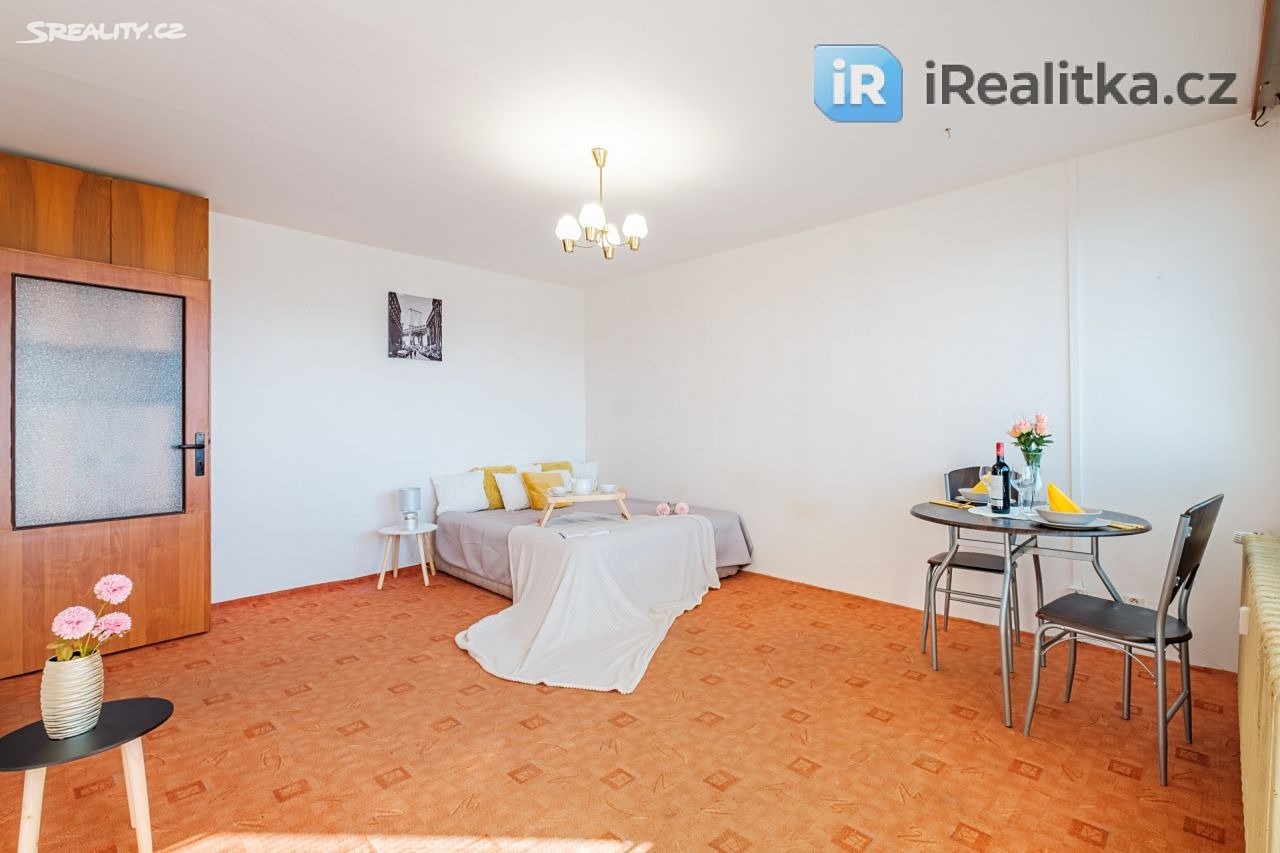 Prodej bytu 1+kk 36 m², Běloveská, Náchod