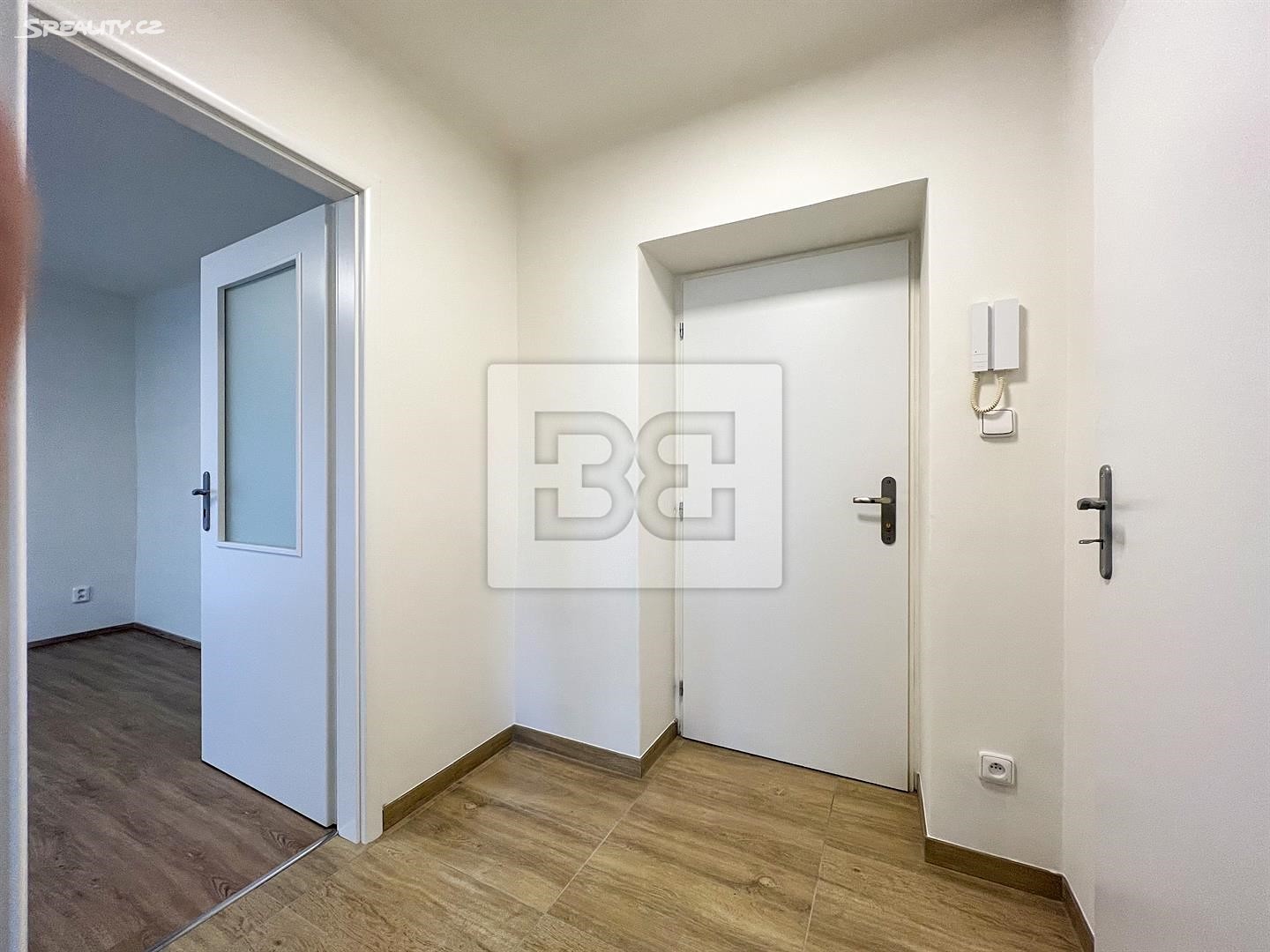 Pronájem bytu 1+1 33 m², Krupná, Praha 4 - Komořany