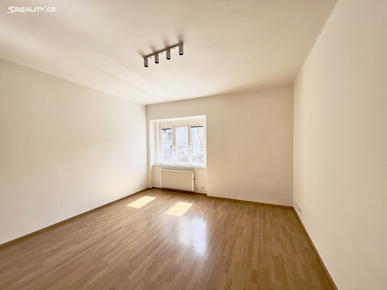 Pronájem bytu 1+kk 30 m², Hodonínská, Praha - Michle
