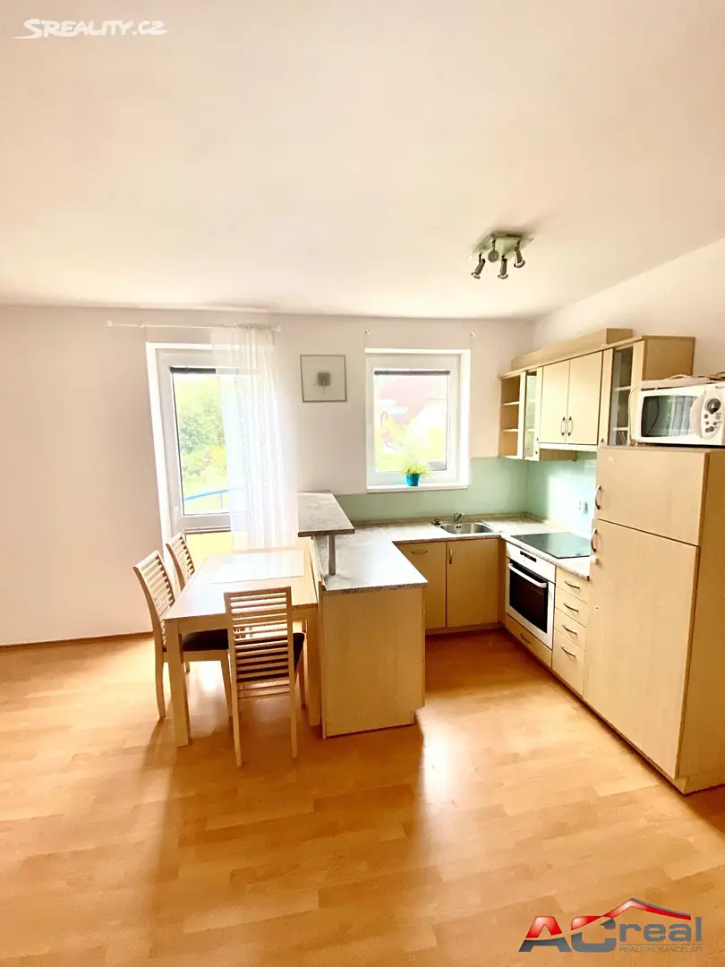 Pronájem bytu 3+kk 67 m², Místní, Brno - Kníničky
